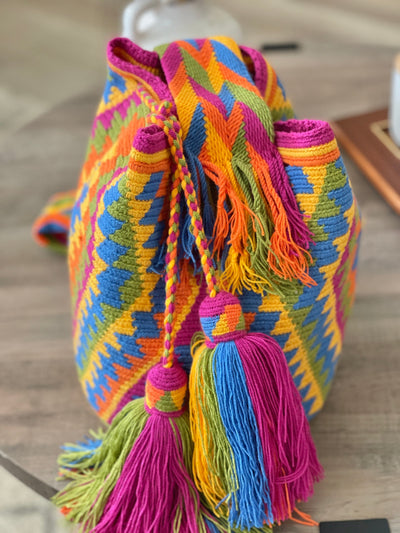 Tassels and hand-woven strap detail | Crochet Bags Wayuu | Colorful 4U