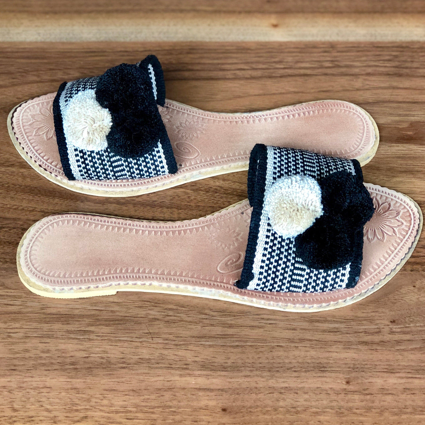Black and white Pom pom Sandals Flat | Cute Summer sandals for women